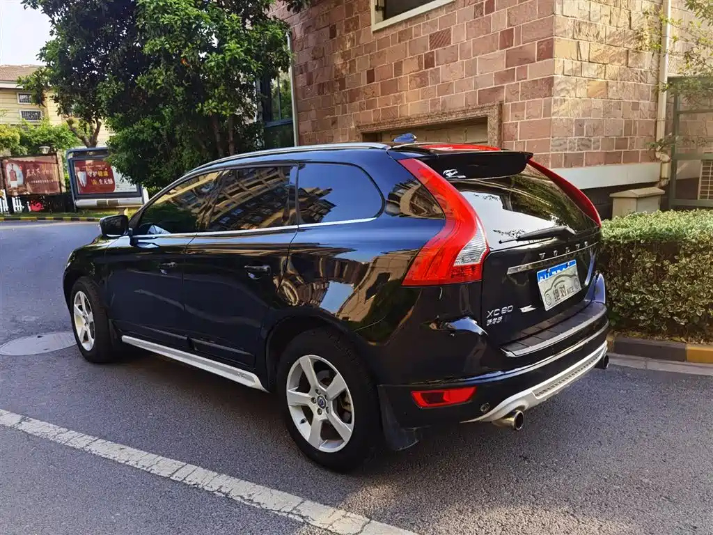 VOLVO XC60 IMPORT 2011