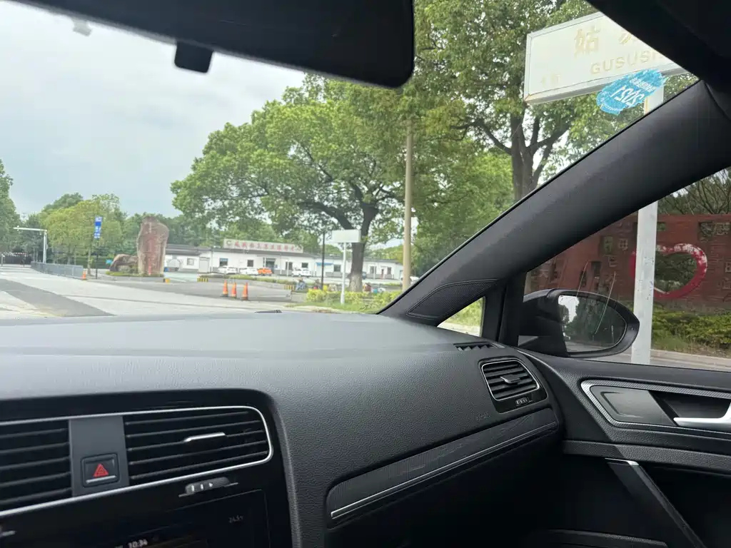 VOLKSWAGEN GOLF 2020