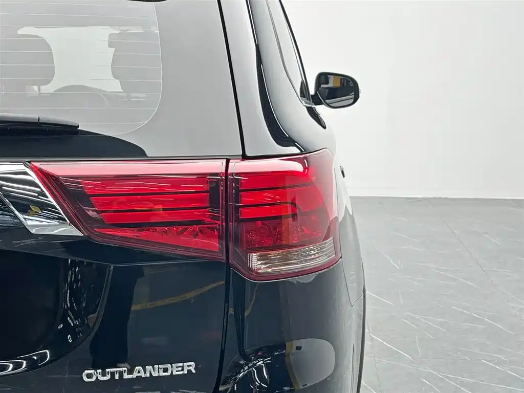 MITSUBISHI OUTLANDER 2020