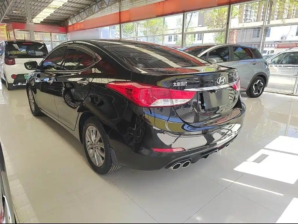 HYUNDAI ELANTRA 2015