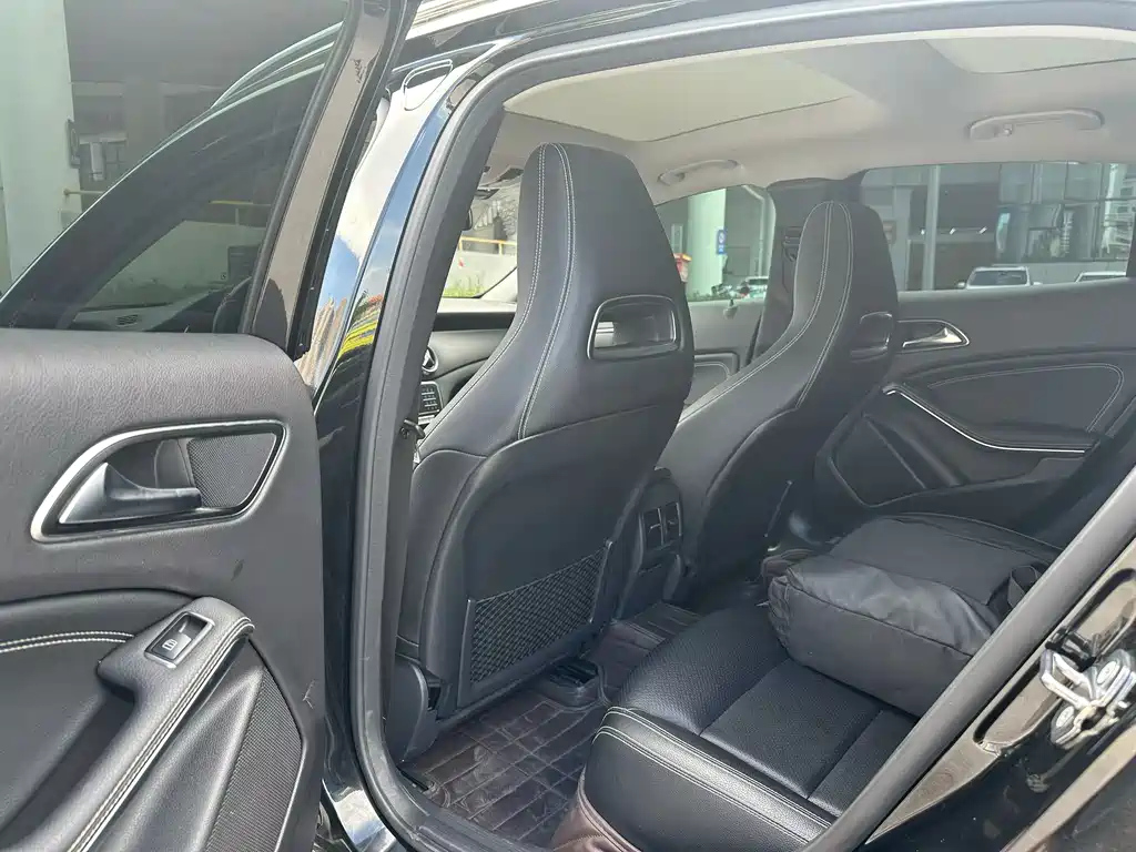 MERCEDES BENZ GLA 2018