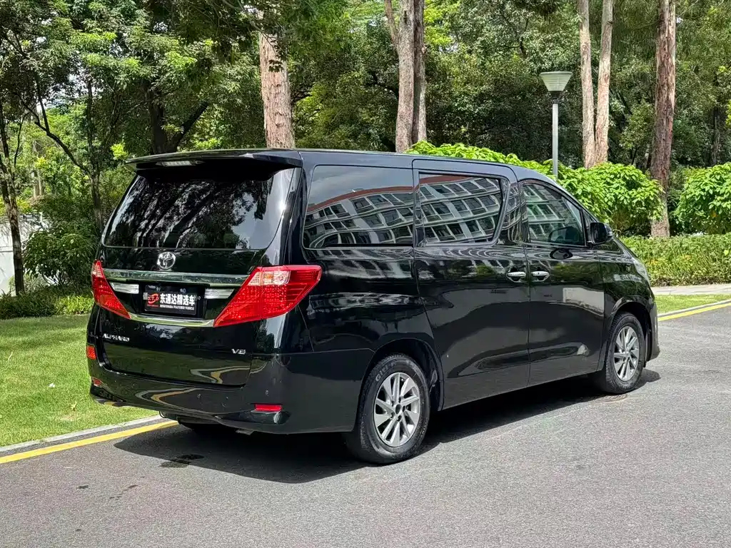 TOYOTA ALPHARD 2012