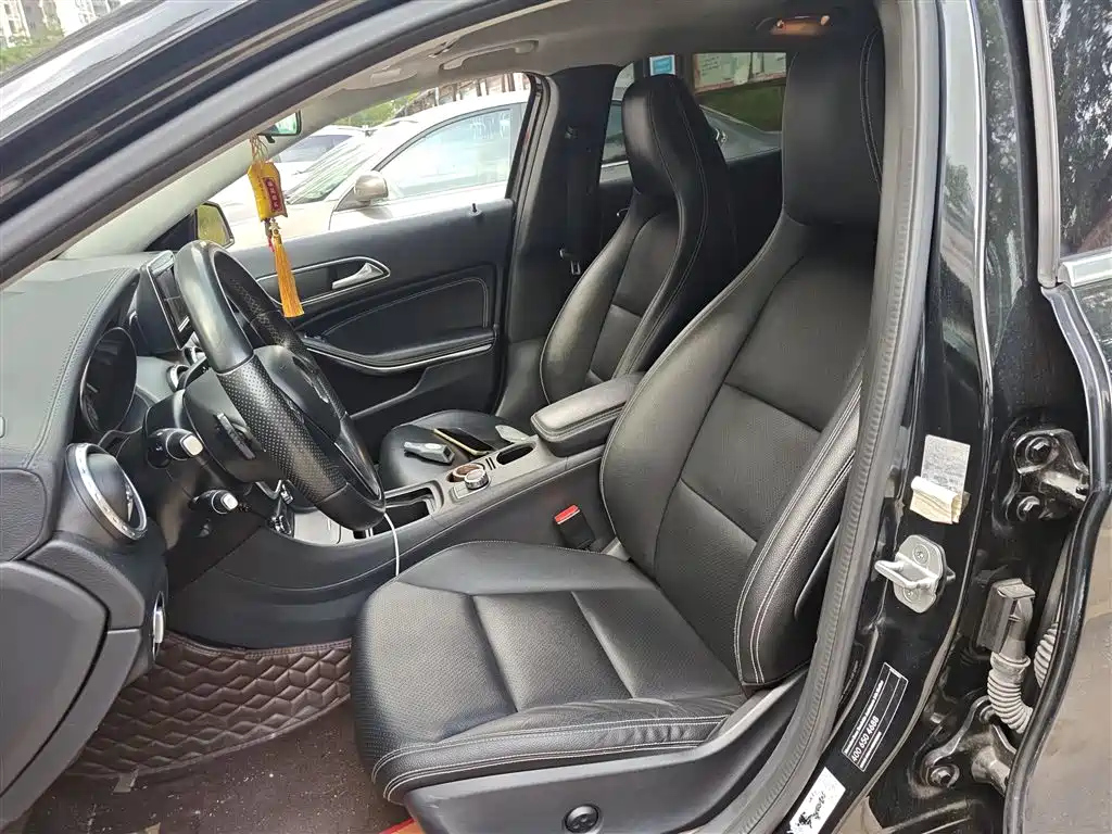 MERCEDES BENZ GLA 2015