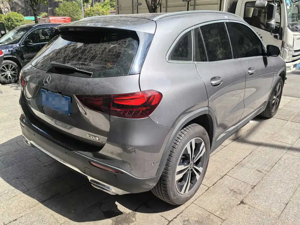 MERCEDES BENZ GLA 2025