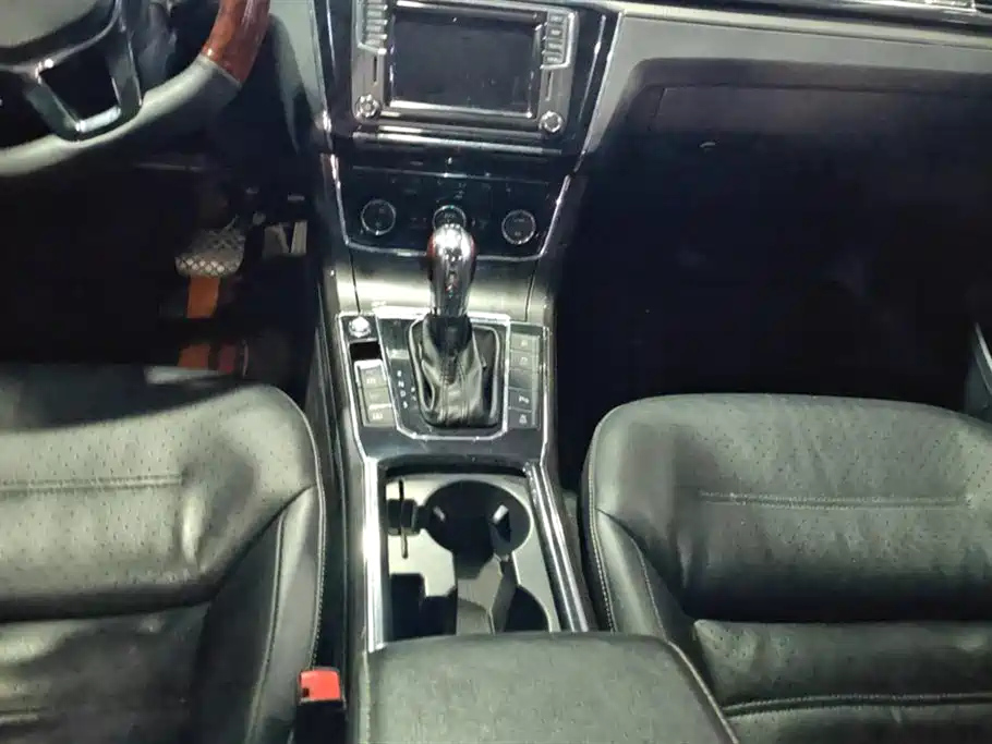 VOLKSWAGEN PASSAT 2017