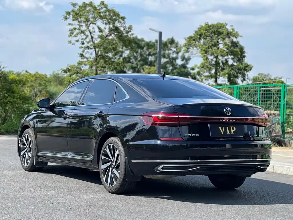 VOLKSWAGEN PASSAT 2025