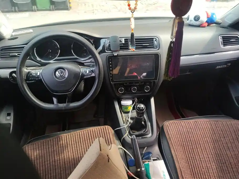 VOLKSWAGEN SAGITAR 2015