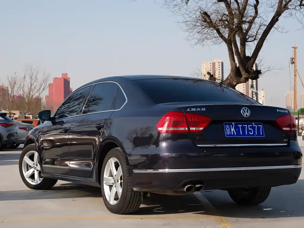 VOLKSWAGEN PASSAT 2015
