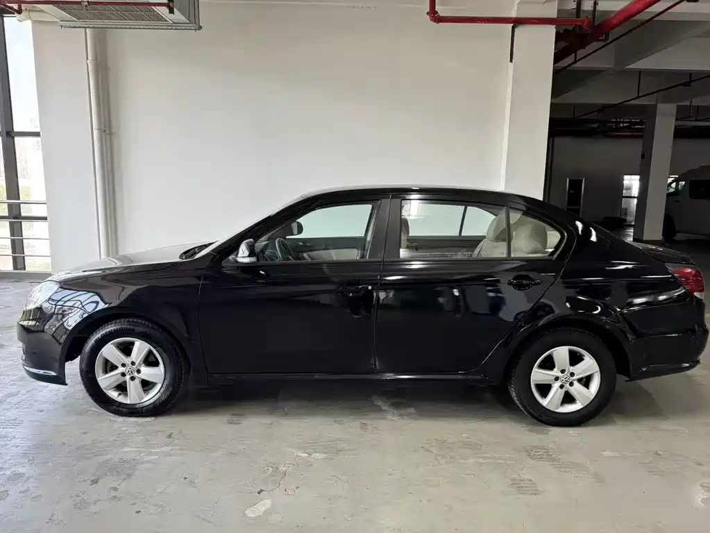 VOLKSWAGEN LAVIDA 2013