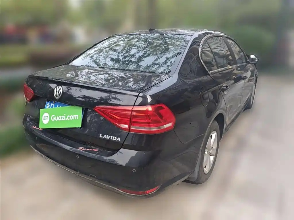 VOLKSWAGEN LAVIDA 2015