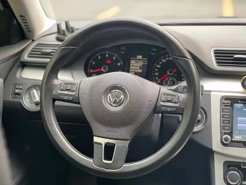 VOLKSWAGEN MAGOTAN 2014