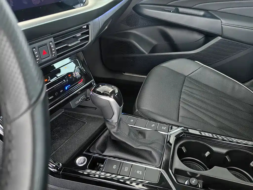 VOLKSWAGEN PASSAT 2024
