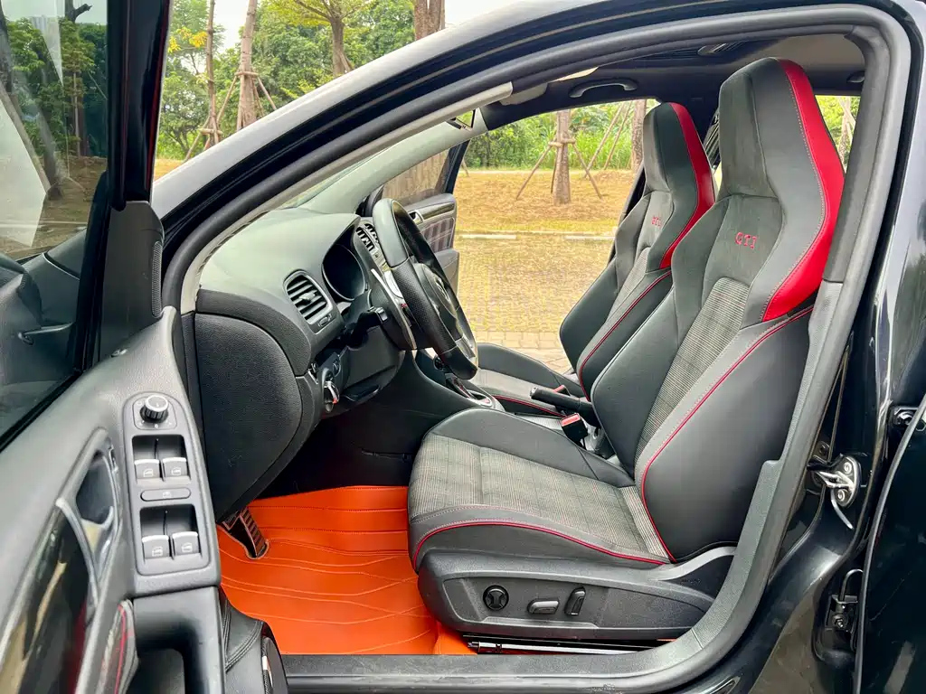 VOLKSWAGEN GOLF GTI 2011