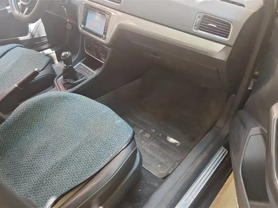 VOLKSWAGEN LAVIDA 2016