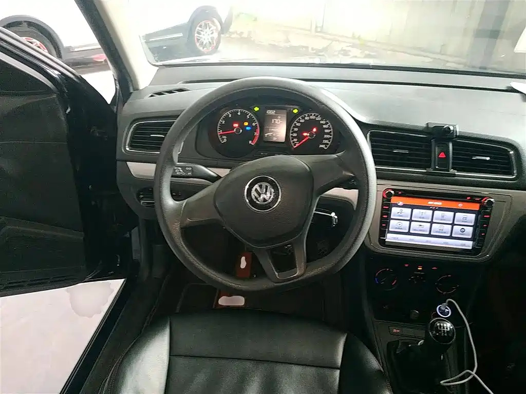 VOLKSWAGEN LAVIDA 2015