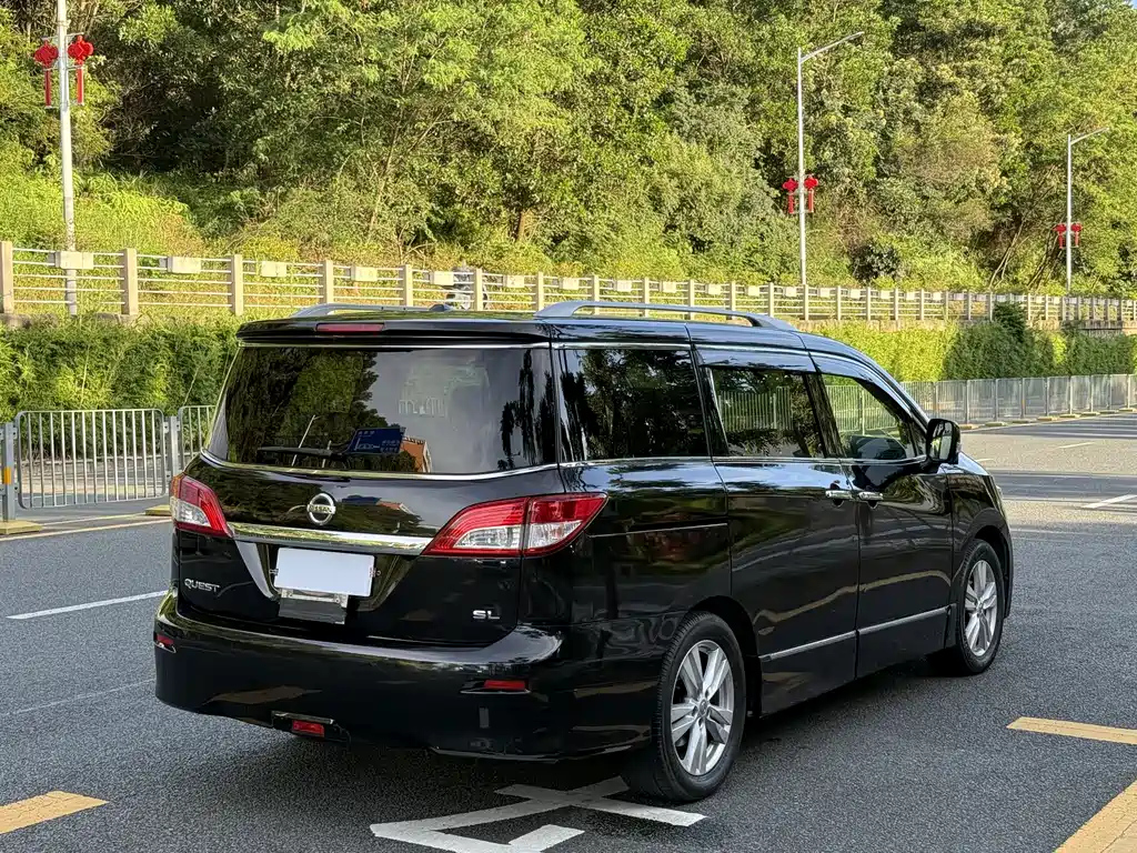 NISSAN QUEST 2015