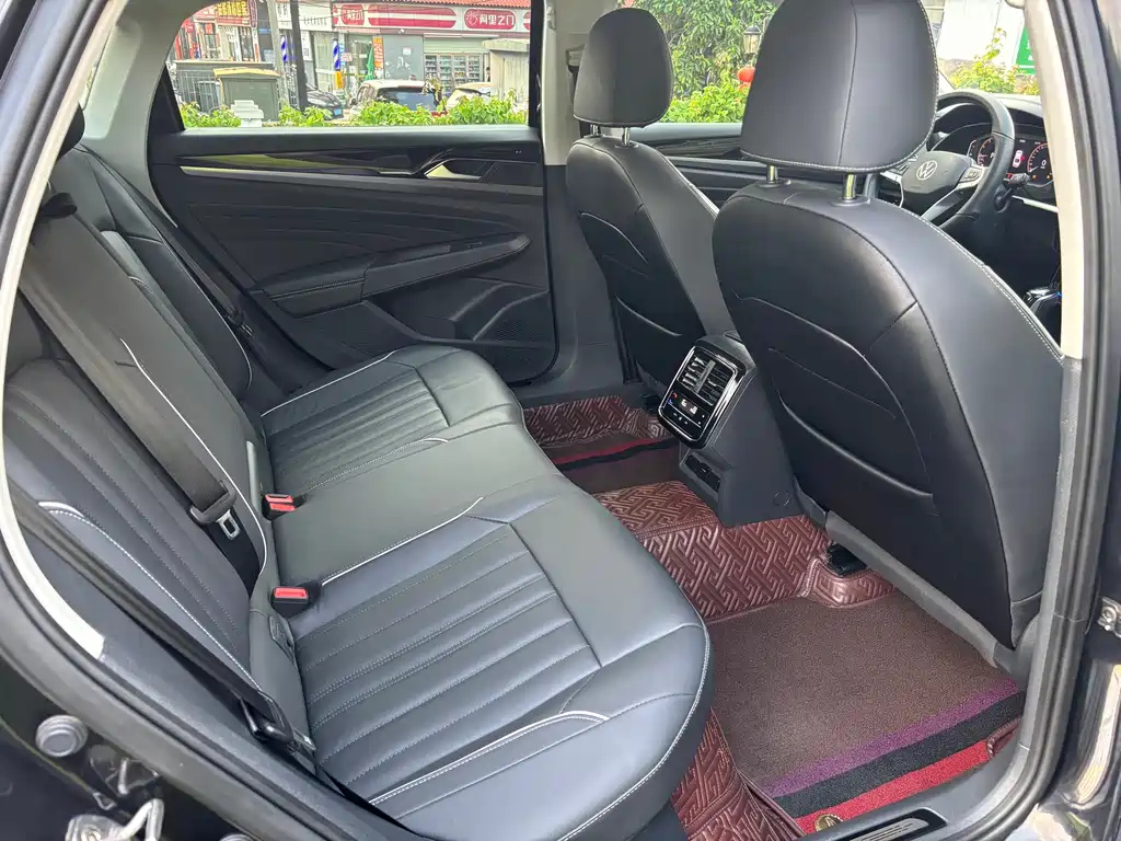 VOLKSWAGEN PASSAT 2022