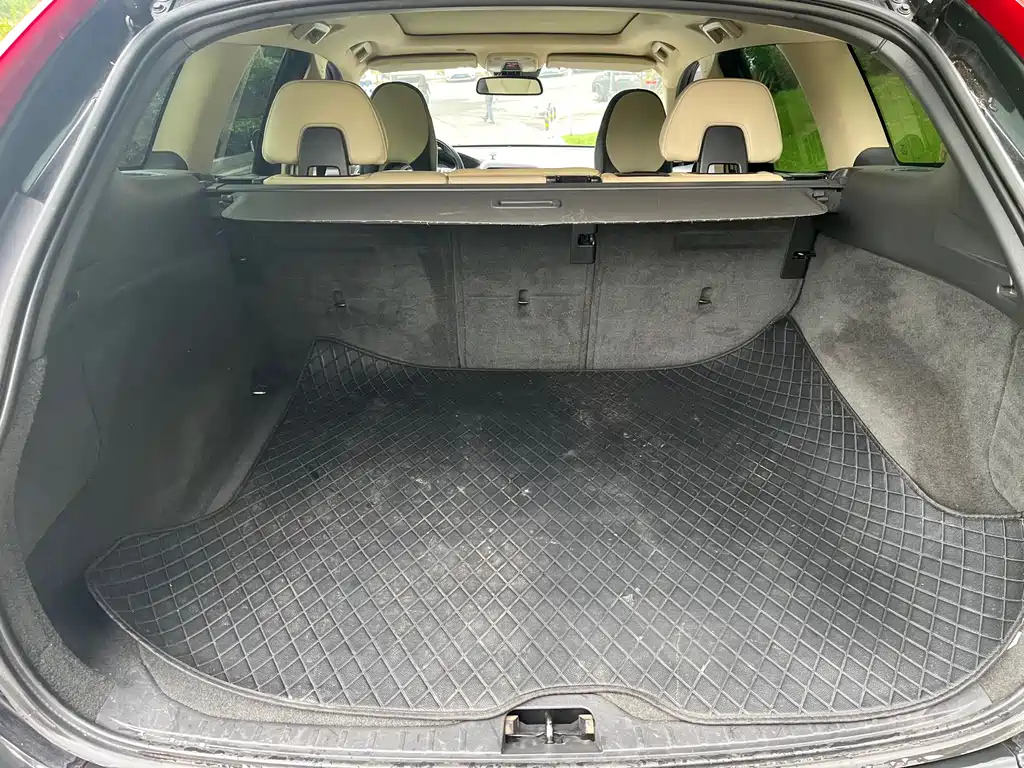 VOLVO XC60 IMPORT 2012