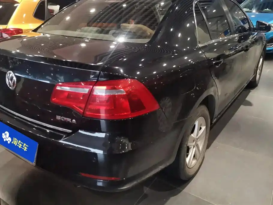 VOLKSWAGEN BORA 2013
