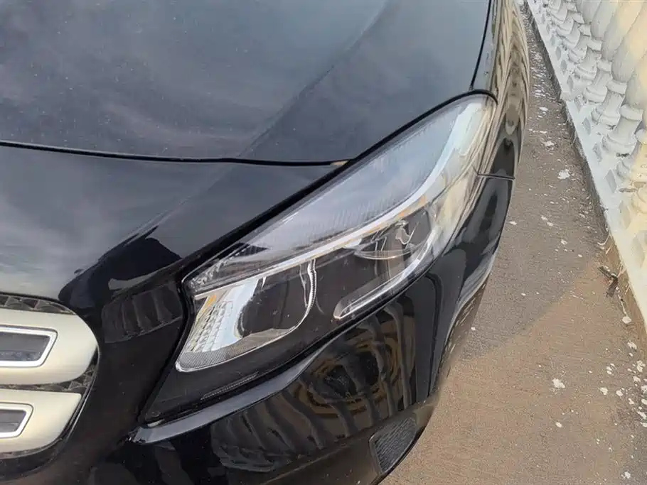 MERCEDES BENZ GLA 2018