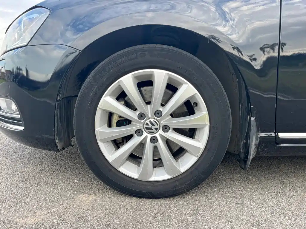 VOLKSWAGEN MAGOTAN 2015