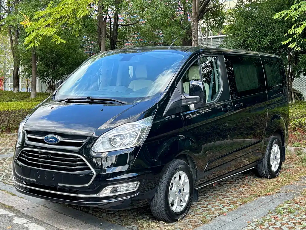 FORD TOUREO 2020
