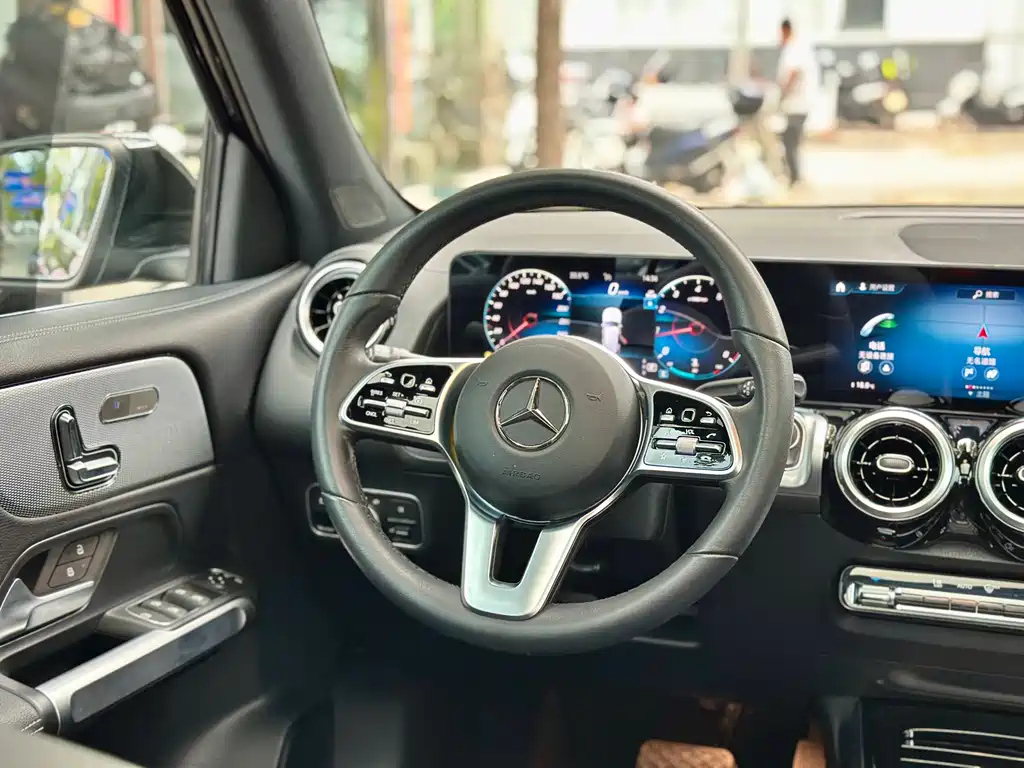 MERCEDES BENZ GLB 2023