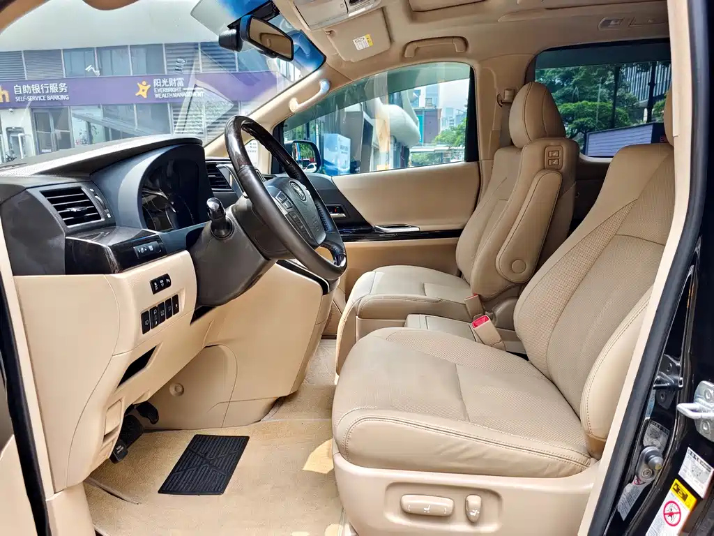 TOYOTA ALPHARD 2012