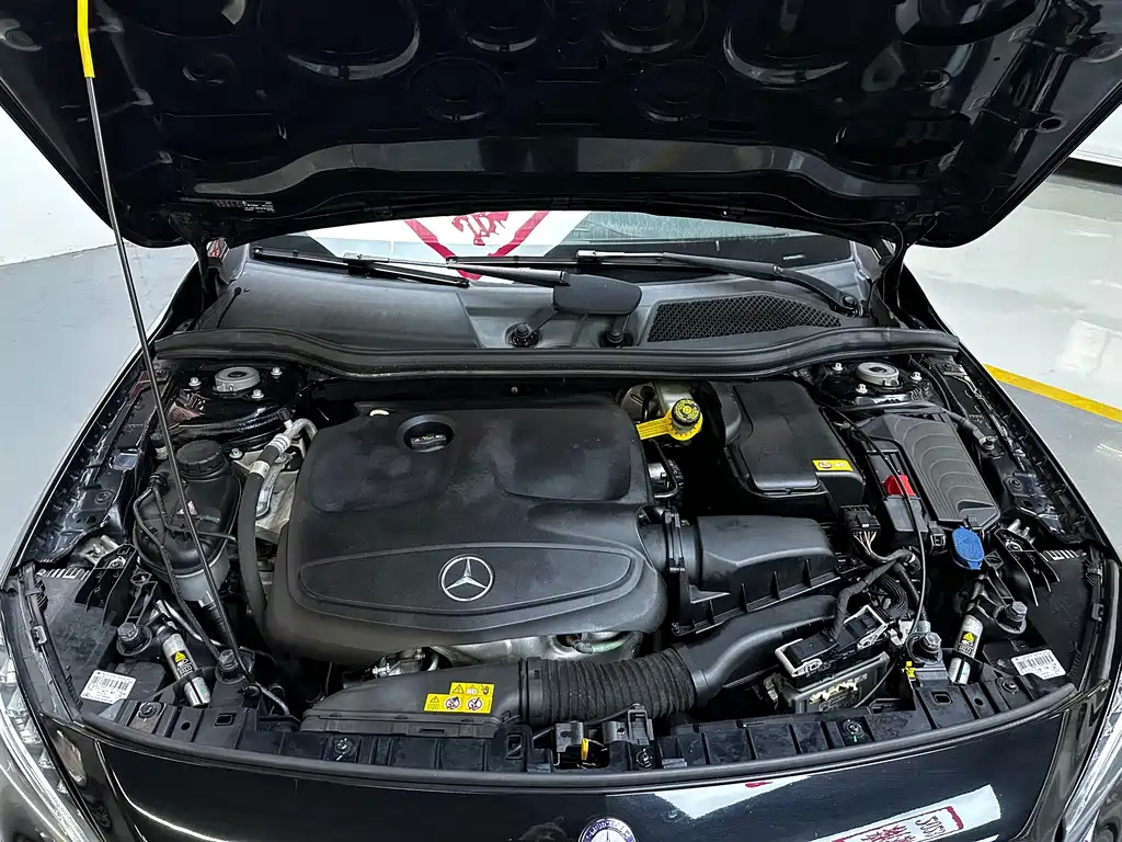 MERCEDES BENZ GLA 2016