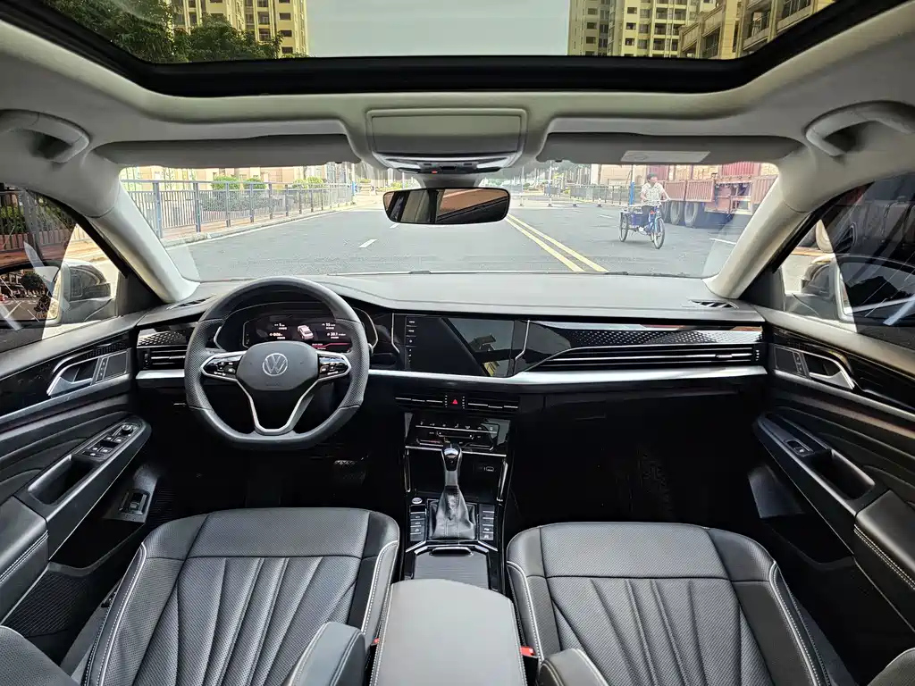 VOLKSWAGEN PASSAT 2024