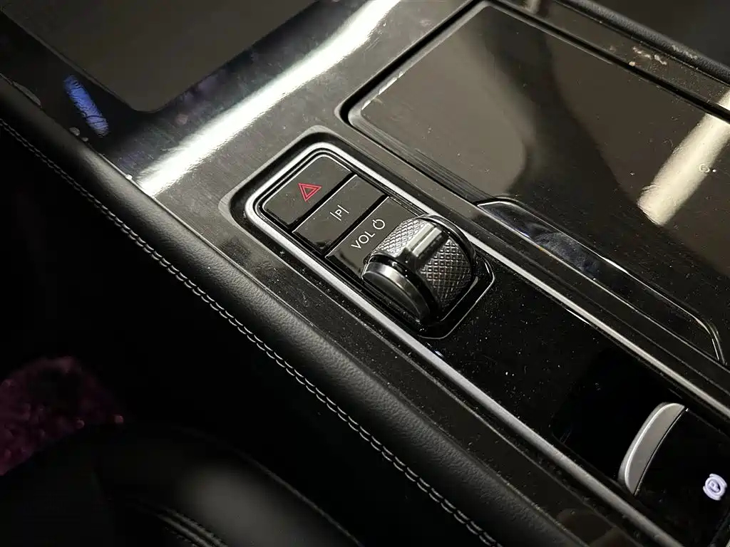 LINCOLN ADVENTURER 2023