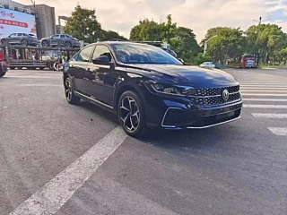 VOLKSWAGEN PASSAT  2025