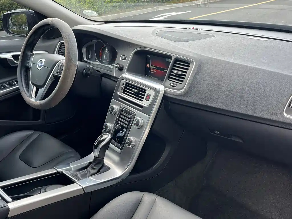 VOLVO S60 2017