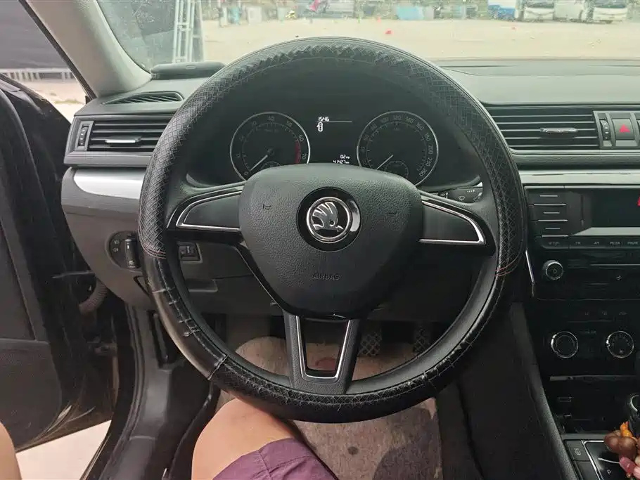 SKODA SUPERB 2016