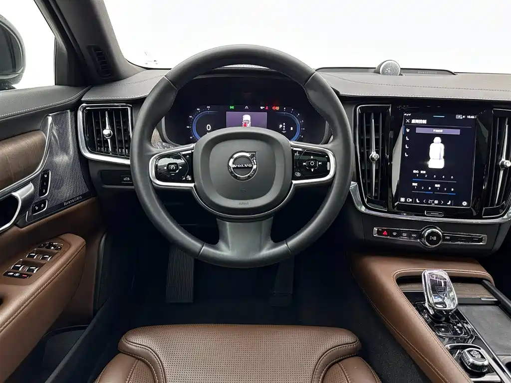 VOLVO S90 2023