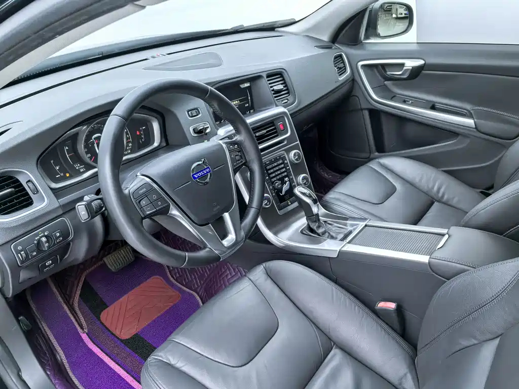 VOLVO S60 2015