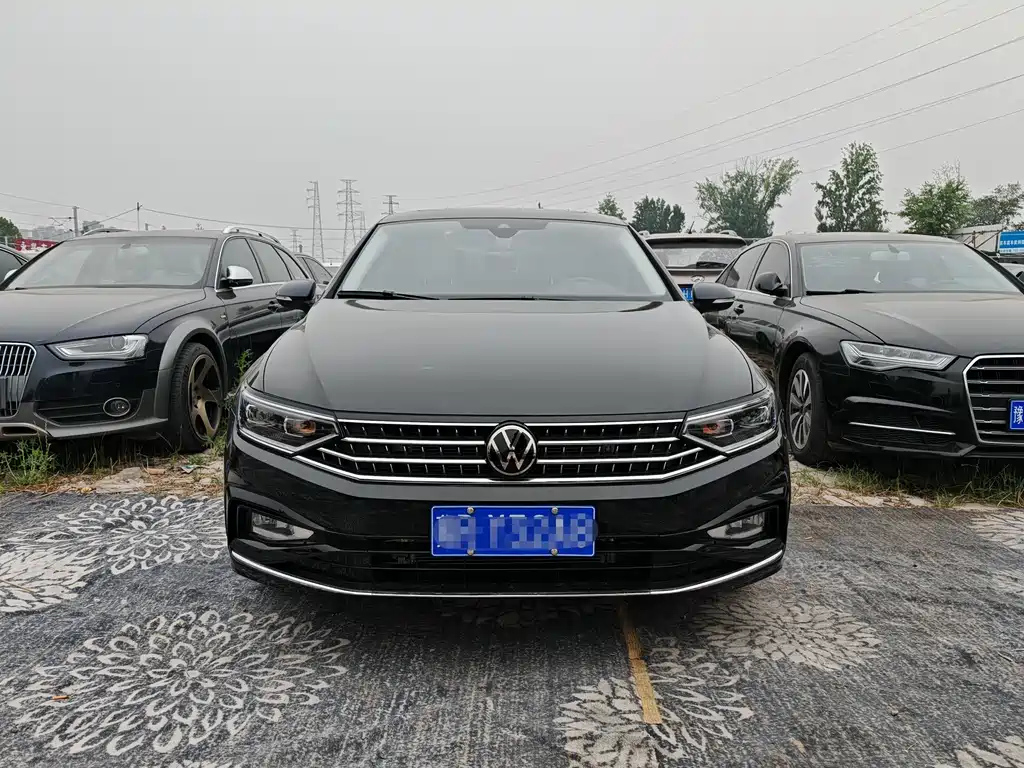 VOLKSWAGEN MAGOTAN 2023