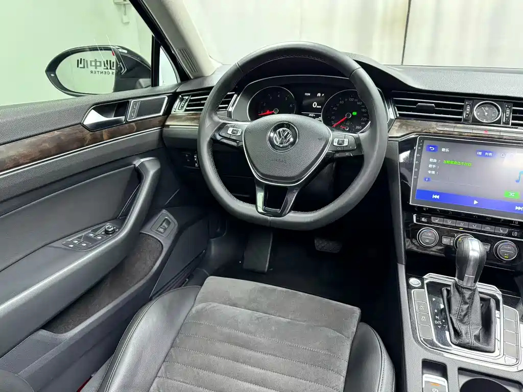 VOLKSWAGEN MAGOTAN 2016