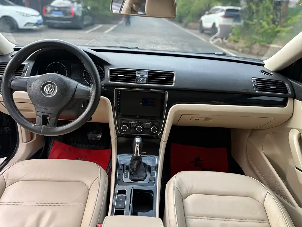 VOLKSWAGEN PASSAT 2014