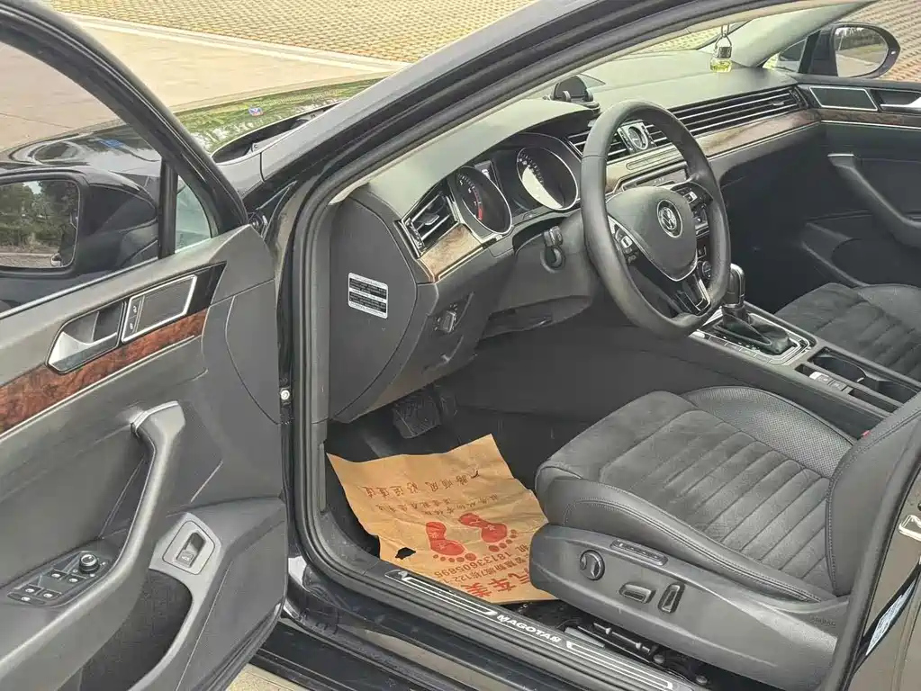 VOLKSWAGEN MAGOTAN 2016