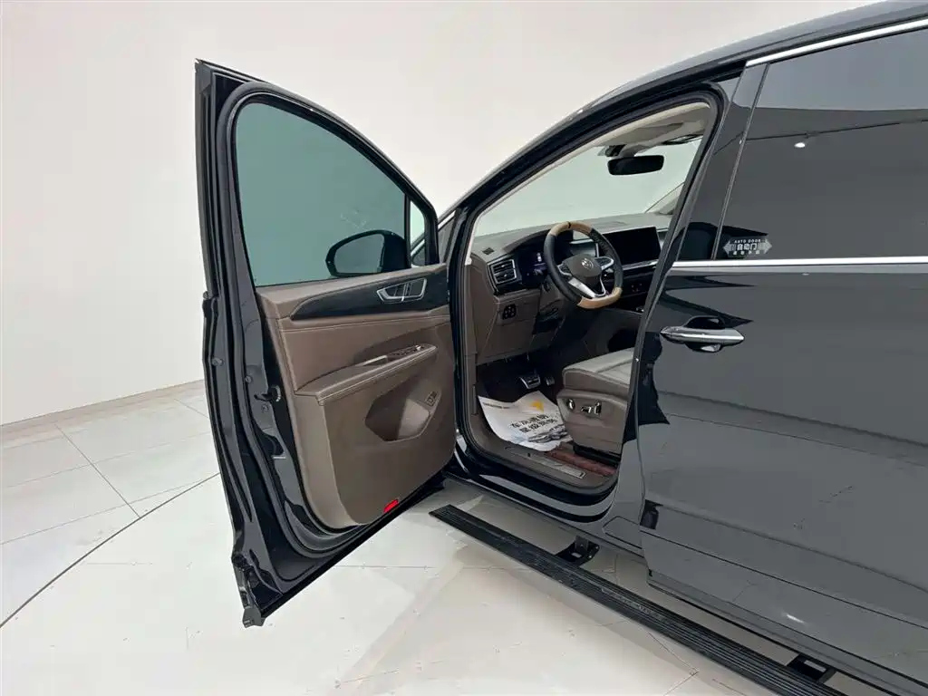 VOLKSWAGEN VILORAN 2024