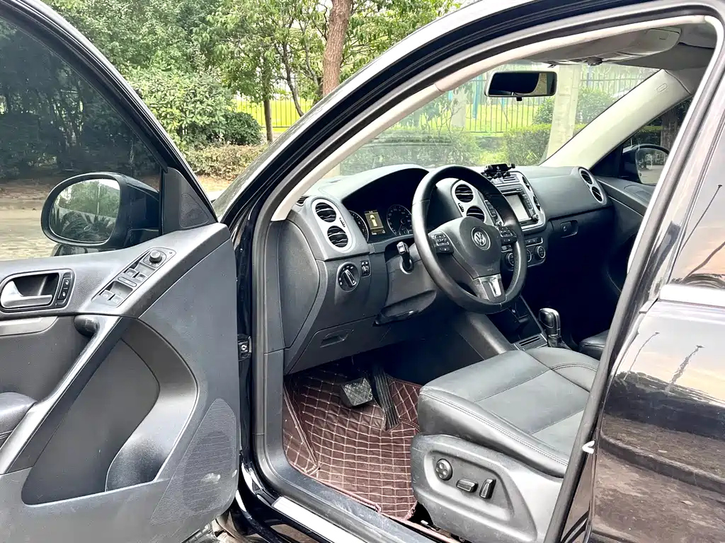 VOLKSWAGEN TIGUAN 2015