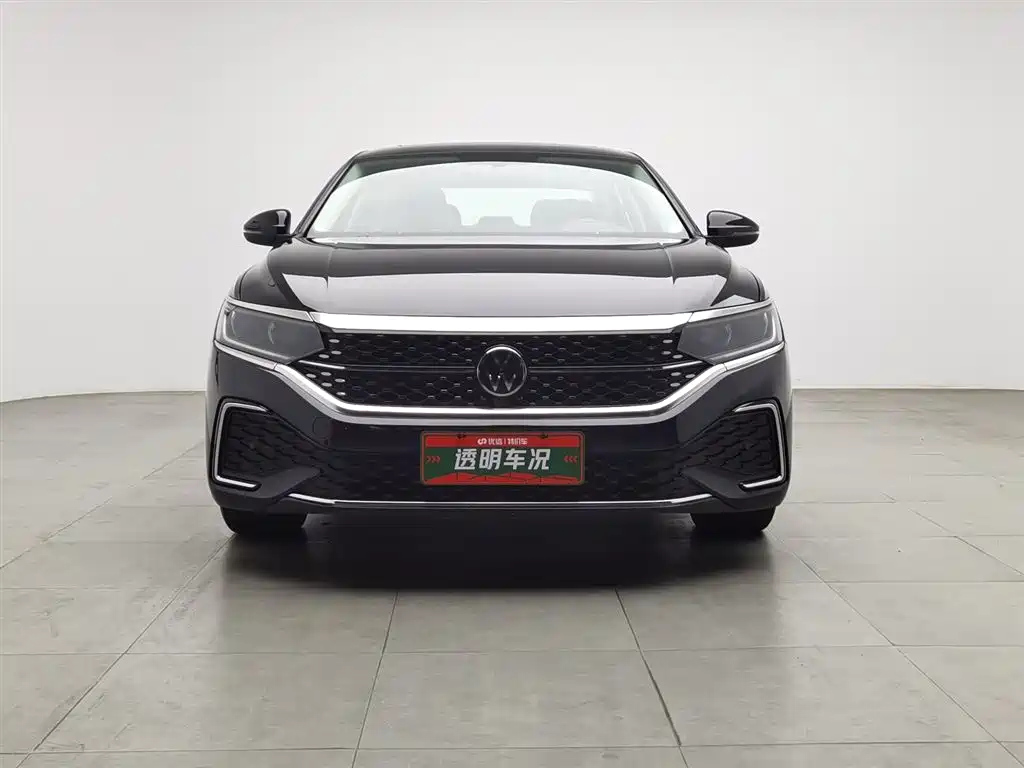 VOLKSWAGEN PASSAT 2024