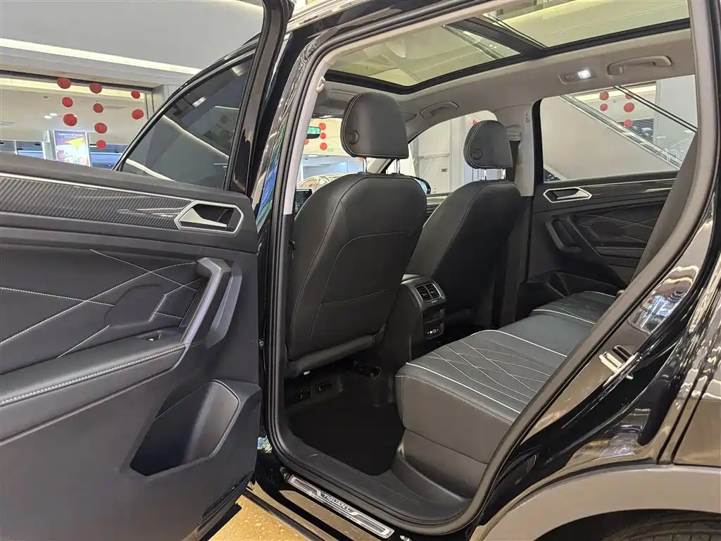 VOLKSWAGEN TIGUAN L 2024