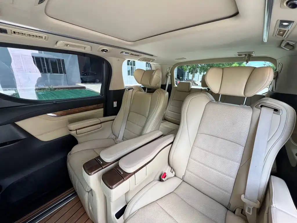 TOYOTA ALPHARD 2015
