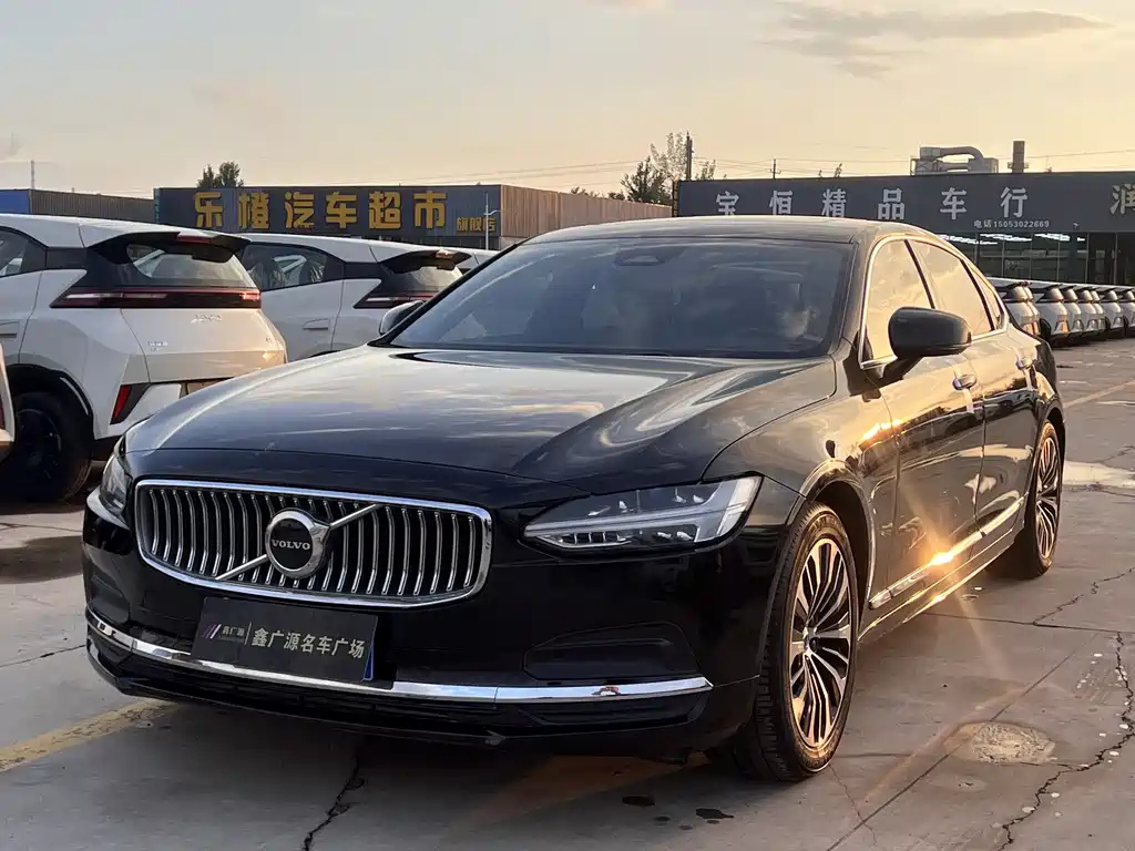 VOLVO S90 2023