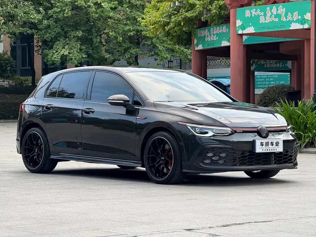 VOLKSWAGEN GOLF GTI 2023