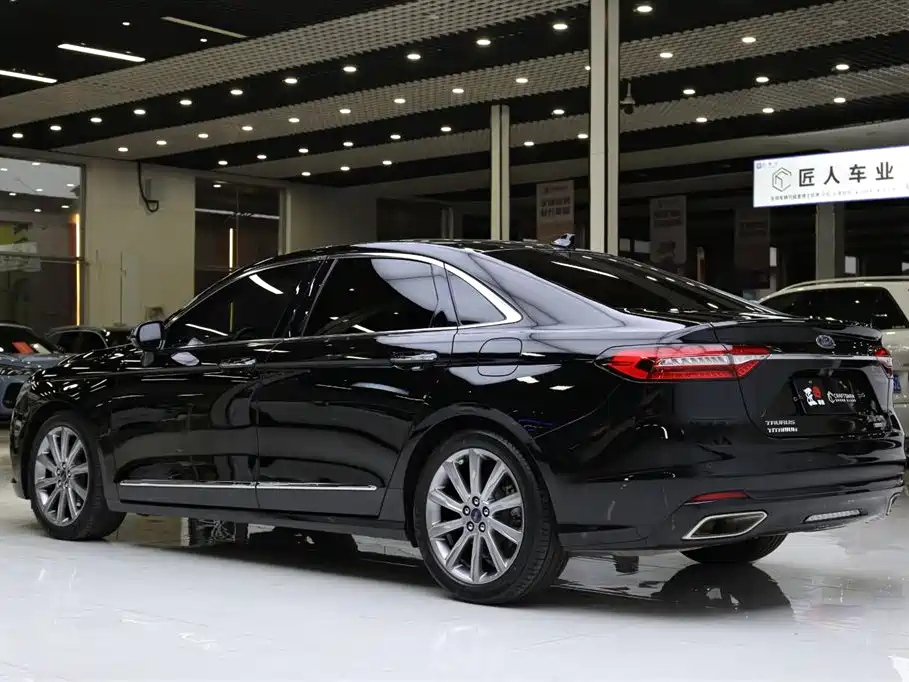 FORD TAURUS 2021