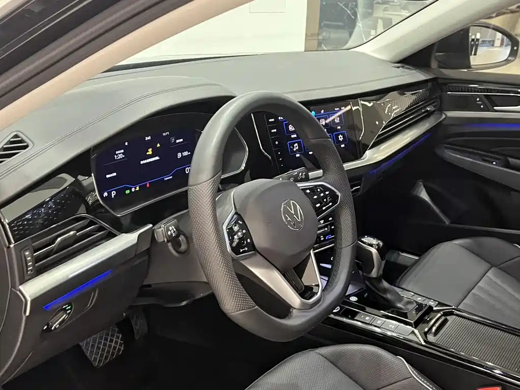 VOLKSWAGEN PASSAT 2024