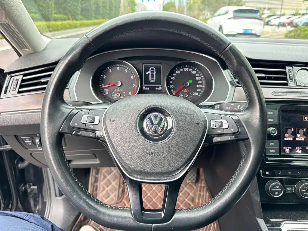 VOLKSWAGEN MAGOTAN 2019